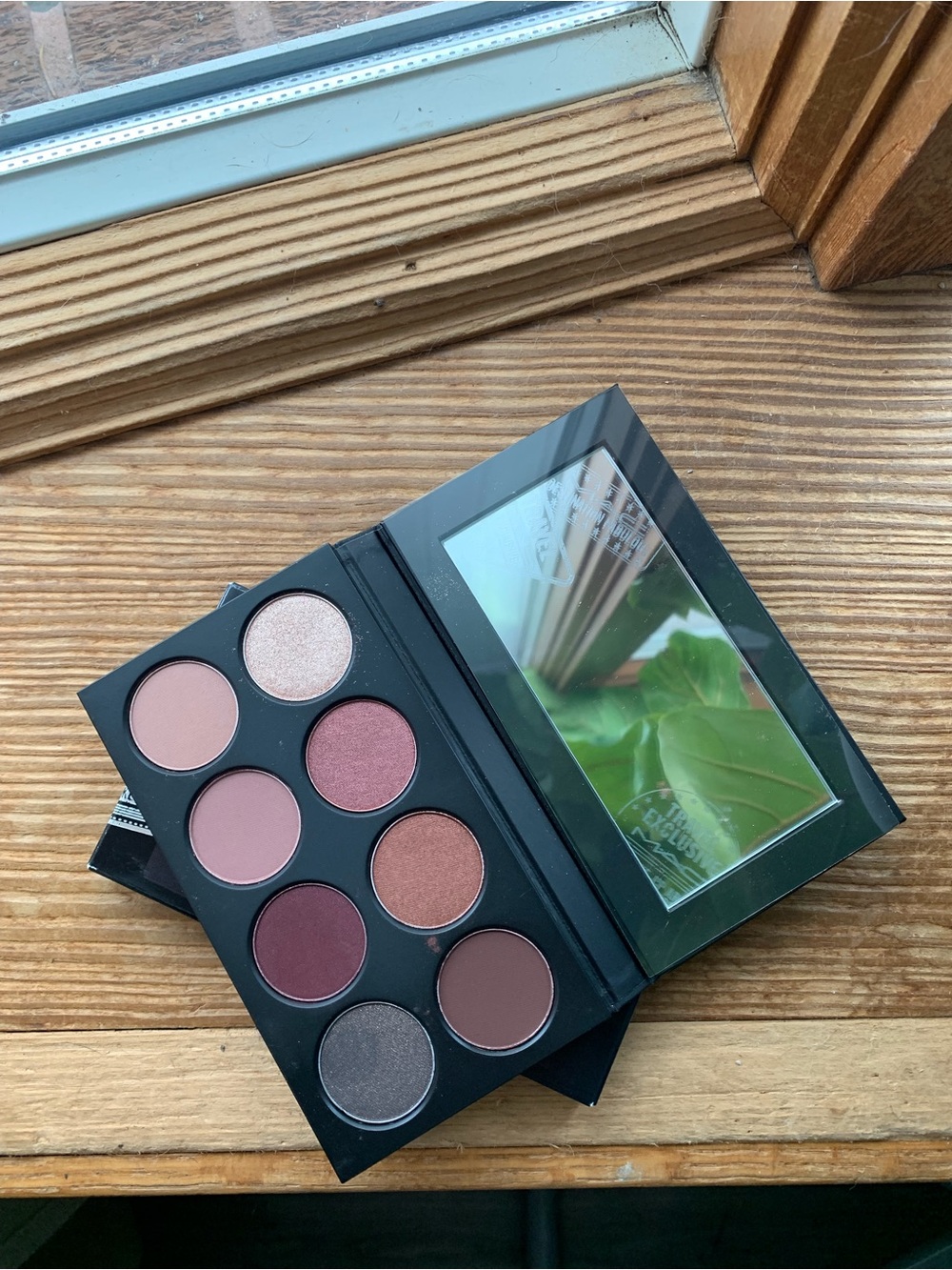 New MAC Travel Exclusive Burgundy Eyeshadow Palette